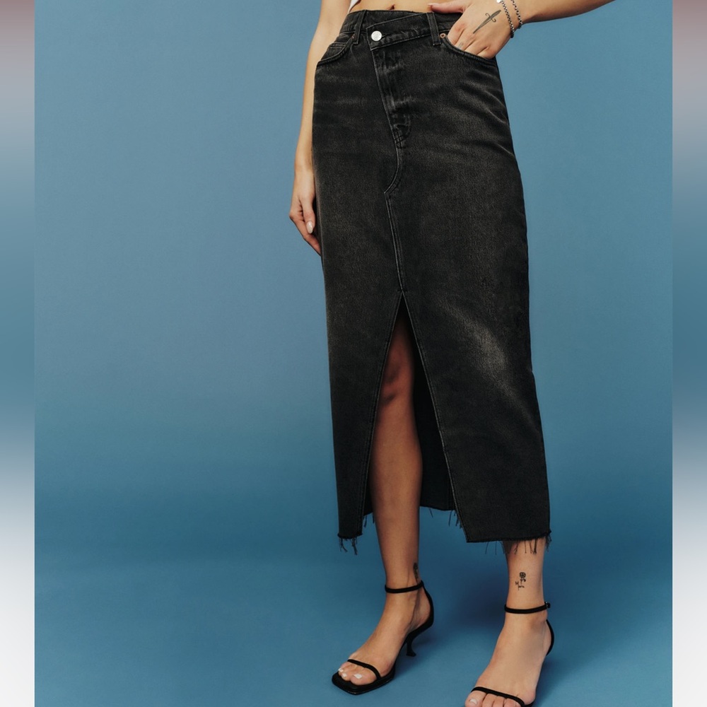 NWOT Reformation Nila Long Denim Skirt in Nome (Black) size 31
